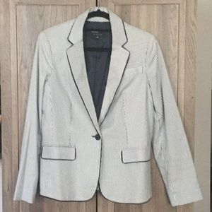 JONES NEW YORK BLACK AND WHITE PINSTRIPED BLAZER